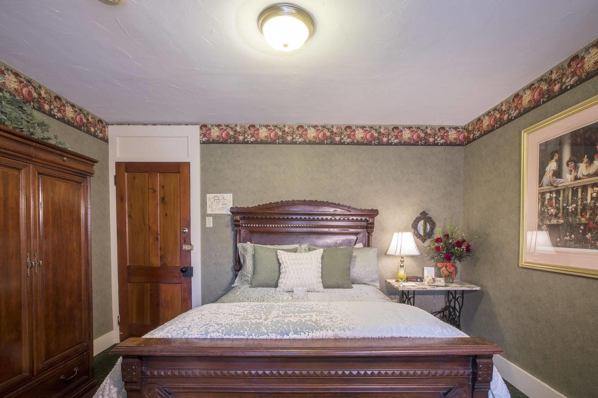 Stroudsmoor Country Inn Страудсберг Экстерьер фото